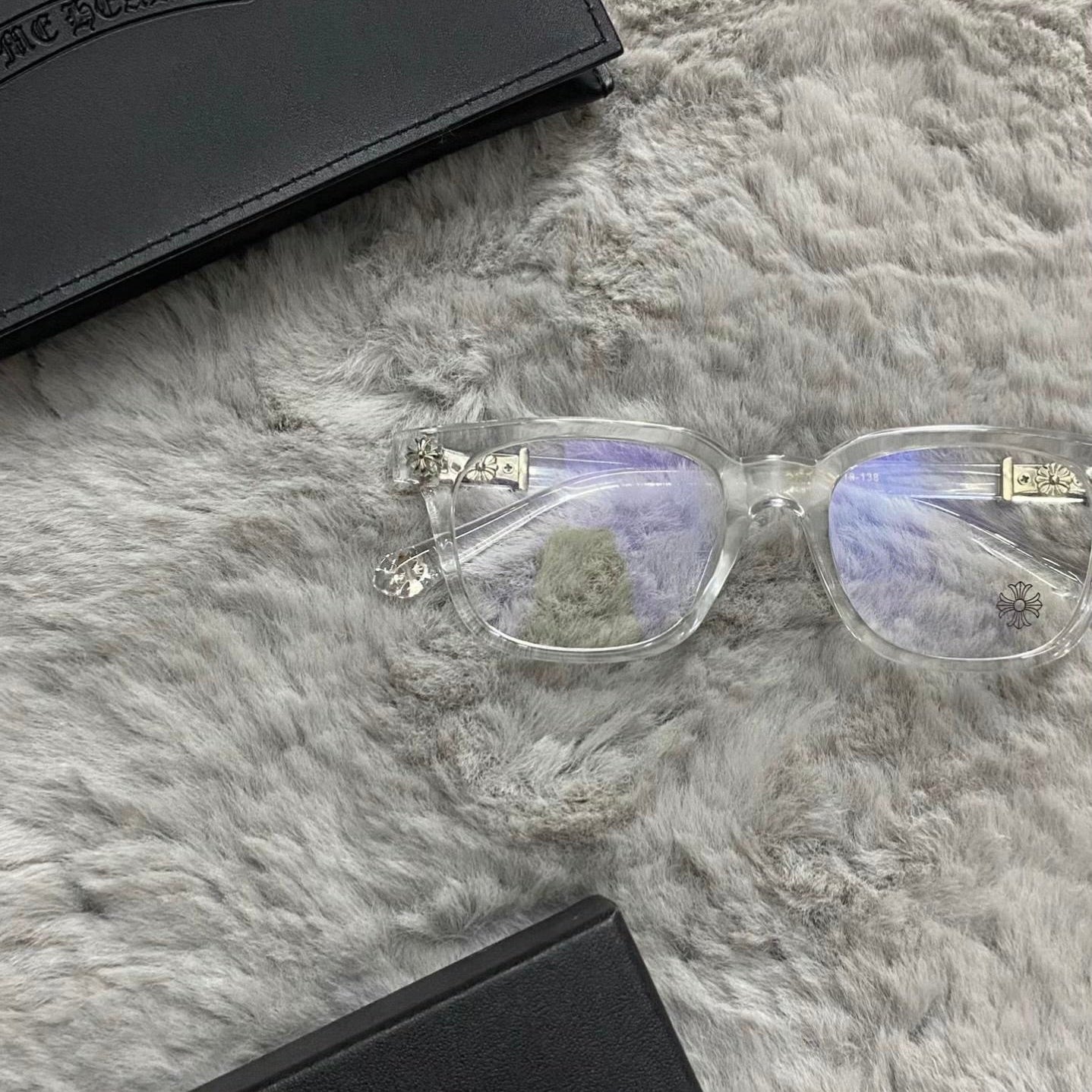 Lunora Case (black and chrome)