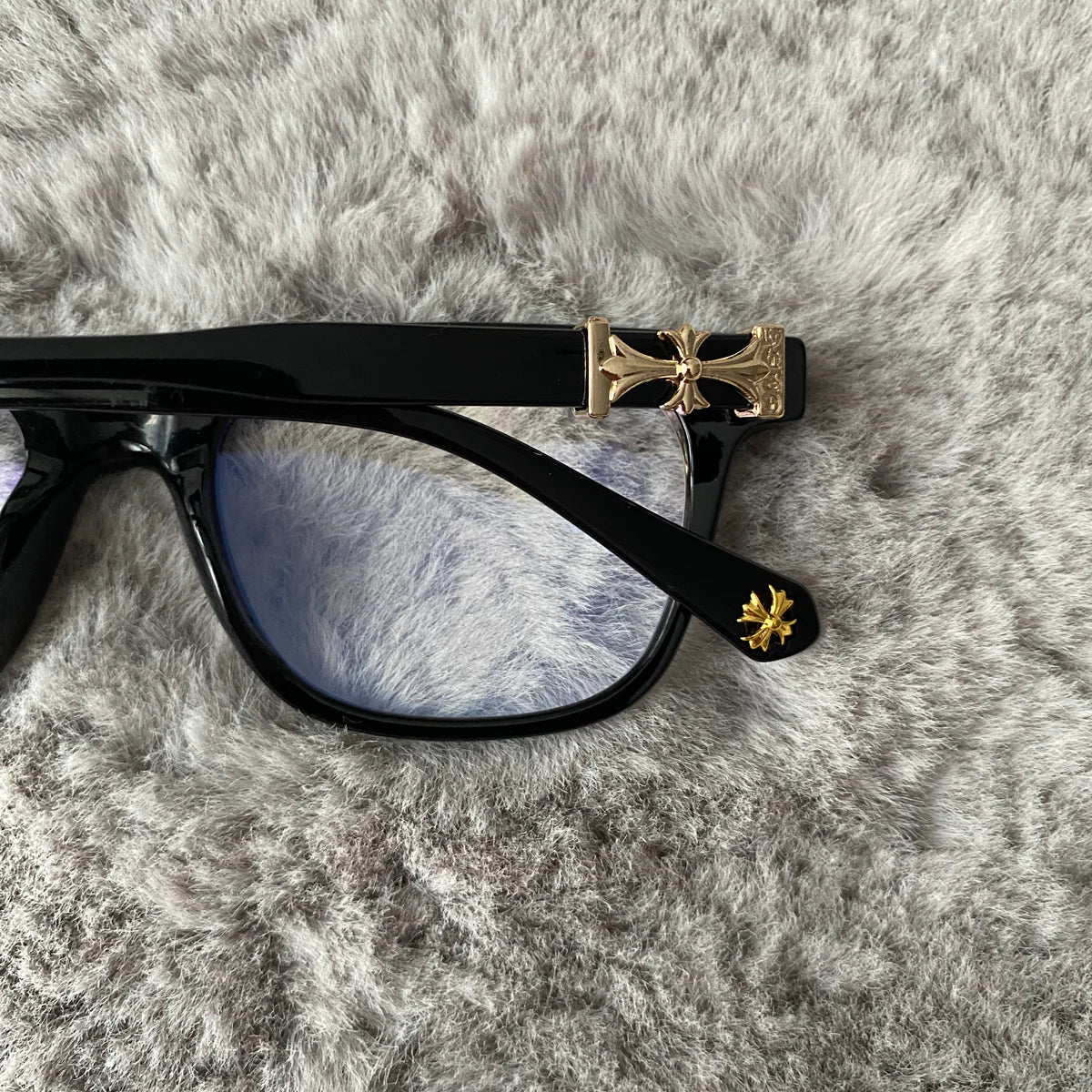 Lunora Frame (black and gold)